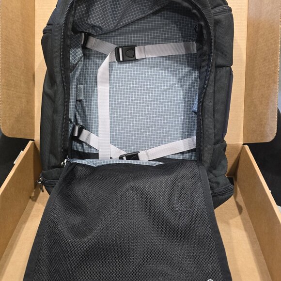 Tom Bihn - Techonaut 45 -  RARE- Black 1050 Ballistic - New In Box With Tag - Picture 2 of 2